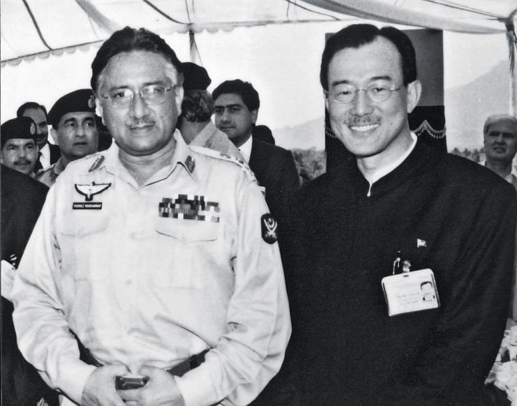 Teo also completed for General Pervez Musharraf (standing on left) in the 1990s and early 2000s.