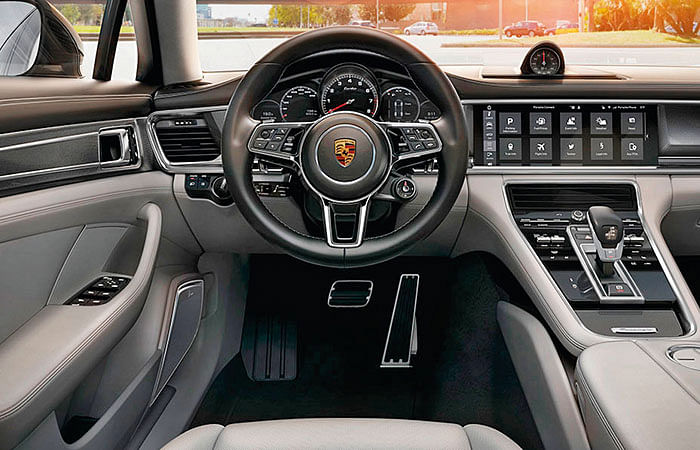Porsche Panamera - Cockpit View