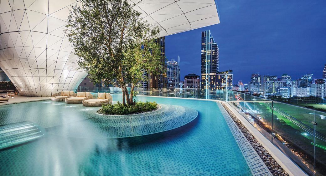 Waldorf Astoria Bangkok swimming pool