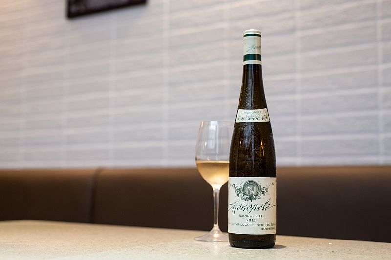2015 CVNE, Monopole Clásico. Rioja, ES — A Viura blended with 5% sherry