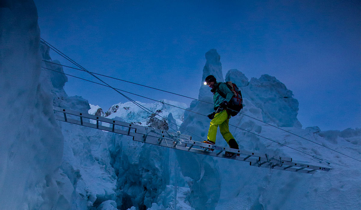 Ever climbed. Эверест лестницы. Ролекс покоряет Эверест. Mountain Climbing at Night. Мост из фильма Эверест.