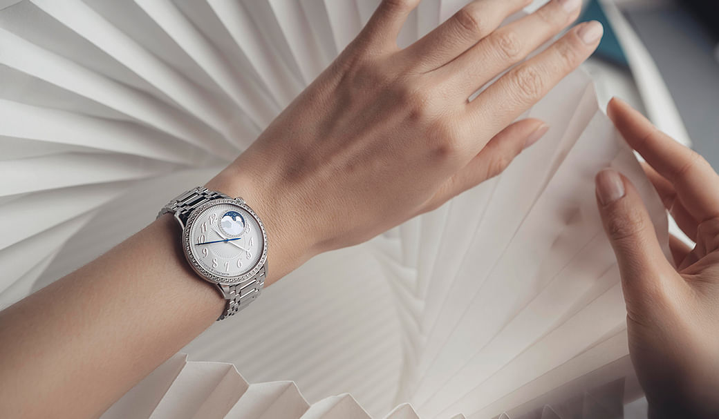 Chanel J12 Ladies Automatic Watch; White Dial; 38 mm Ceramic Bracelet H5700