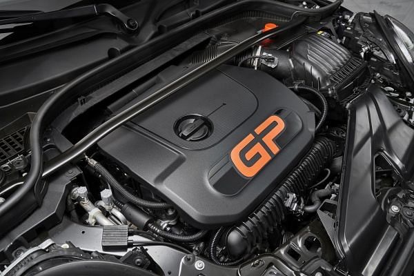 The engine of the MINI John Cooper Works bears the GP logo.