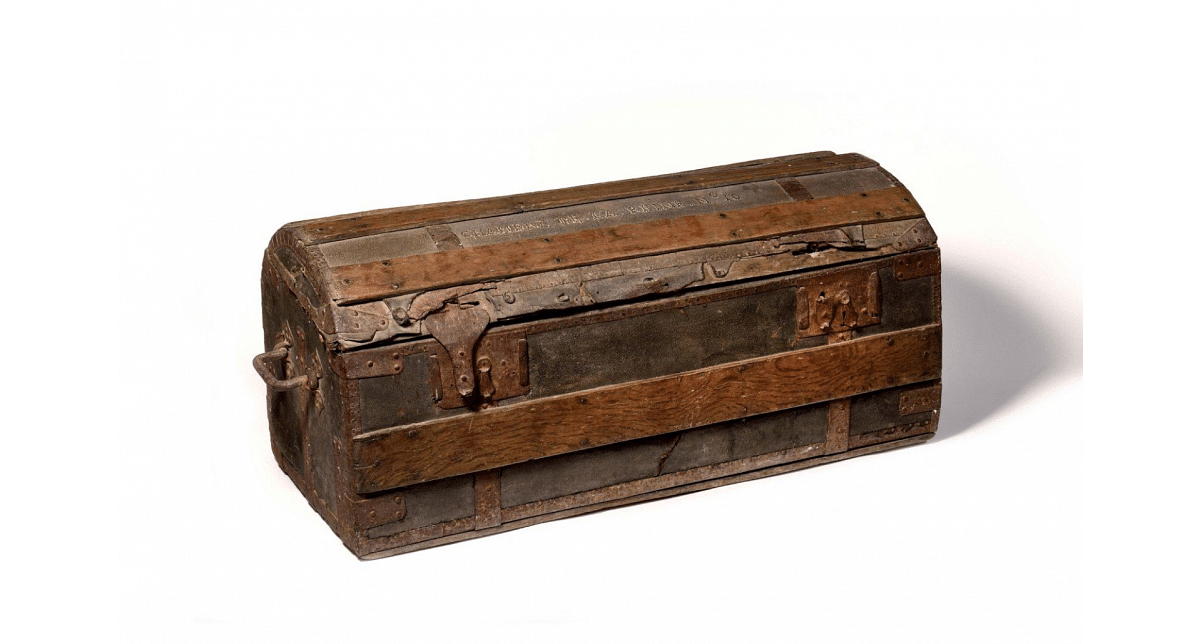 Marie-Antoinette-travel-trunk