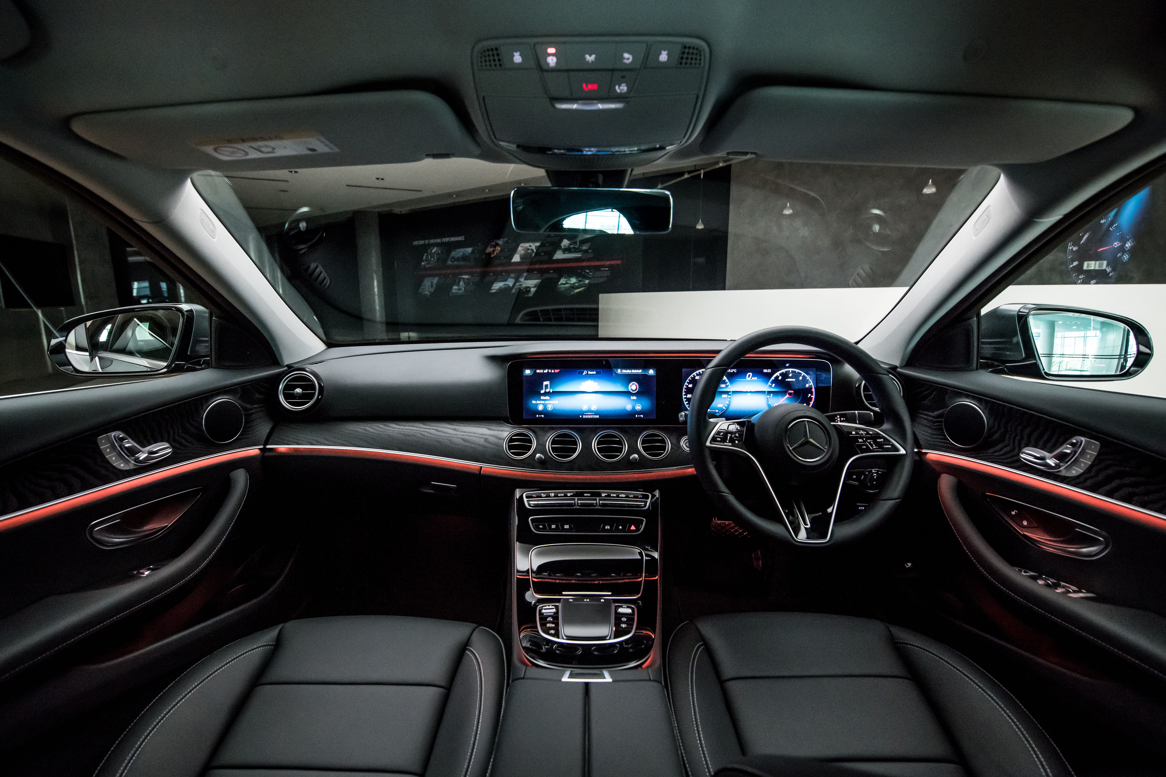 The interior of the Mercedes-Benz E 200 Avantgarde.