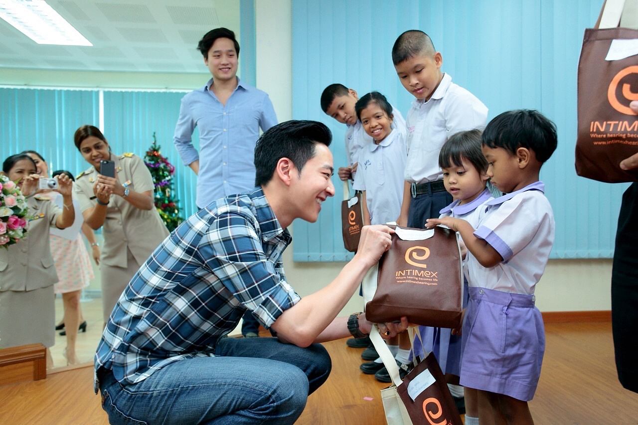Calvin Lo has a soft spot for children and extensively contributes to children's charities.