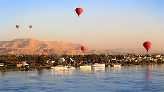 Hot air balloons over Luxor_scott dunn private