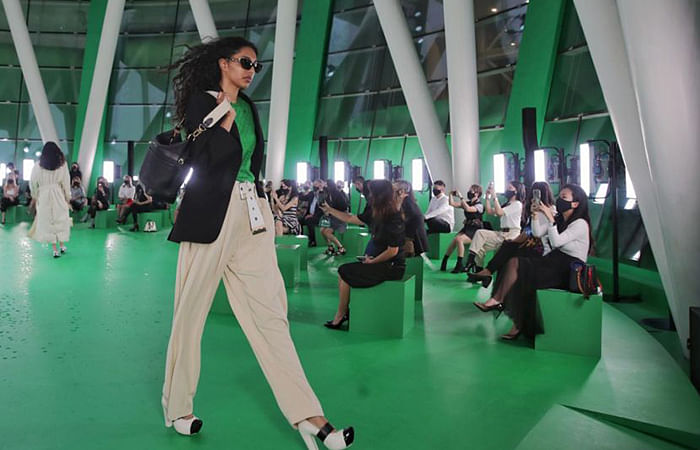 What Went Down at Louis Vuitton's First Physical Fashion Show of 2021 in  Marina Bay Sands