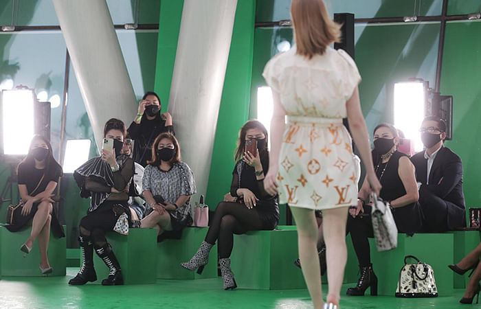 What Went Down at Louis Vuitton's First Physical Fashion Show of 2021 in  Marina Bay Sands