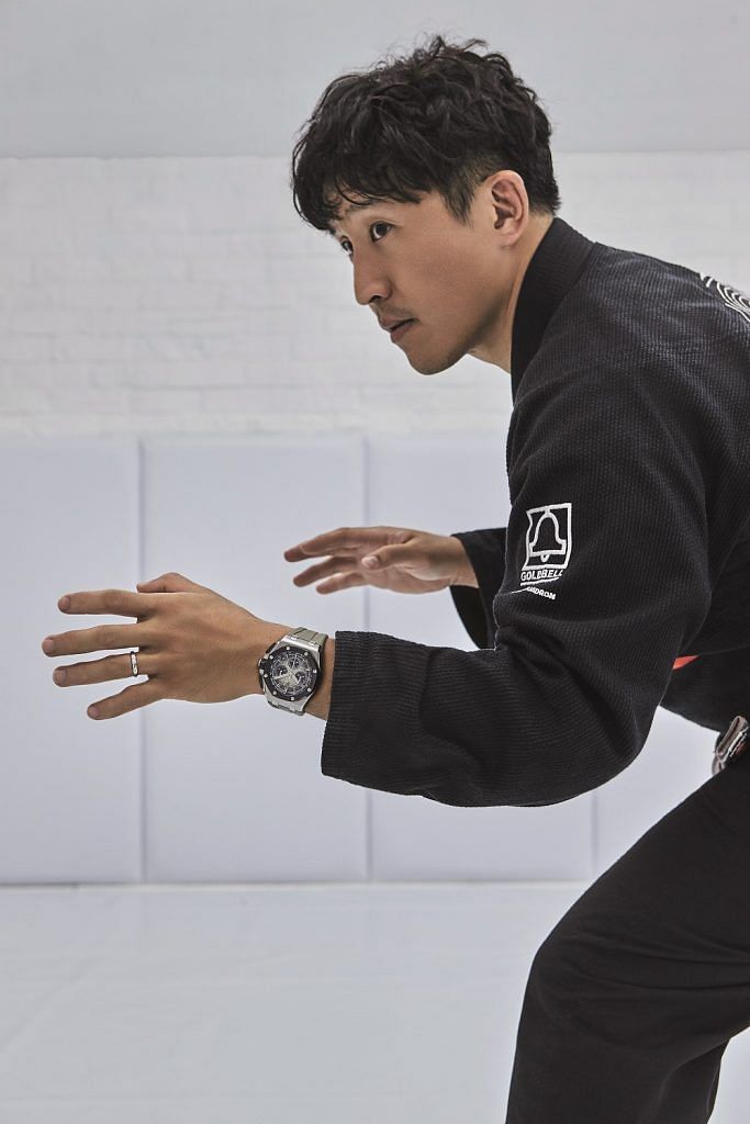 Alex Chua is wearing the 43 mm Royal Oak Offshore in a stainless steel case and black ceramic bezel.