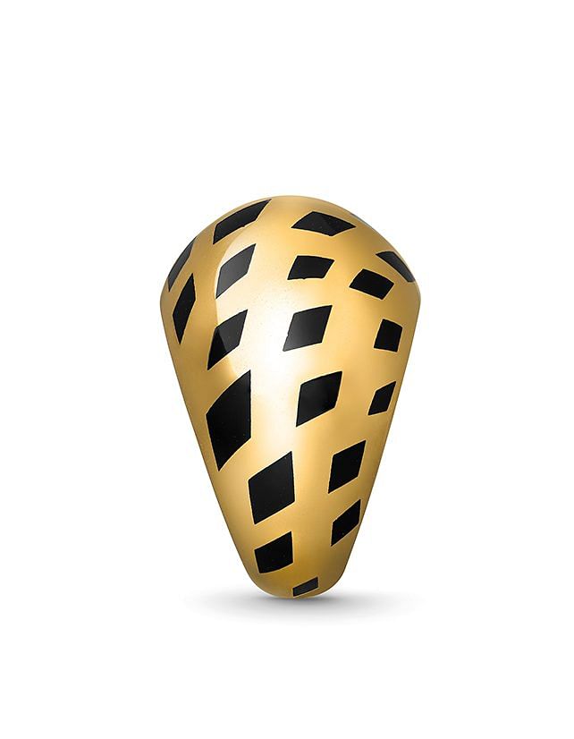 Yellow gold and black lacquer ring, from 2005.